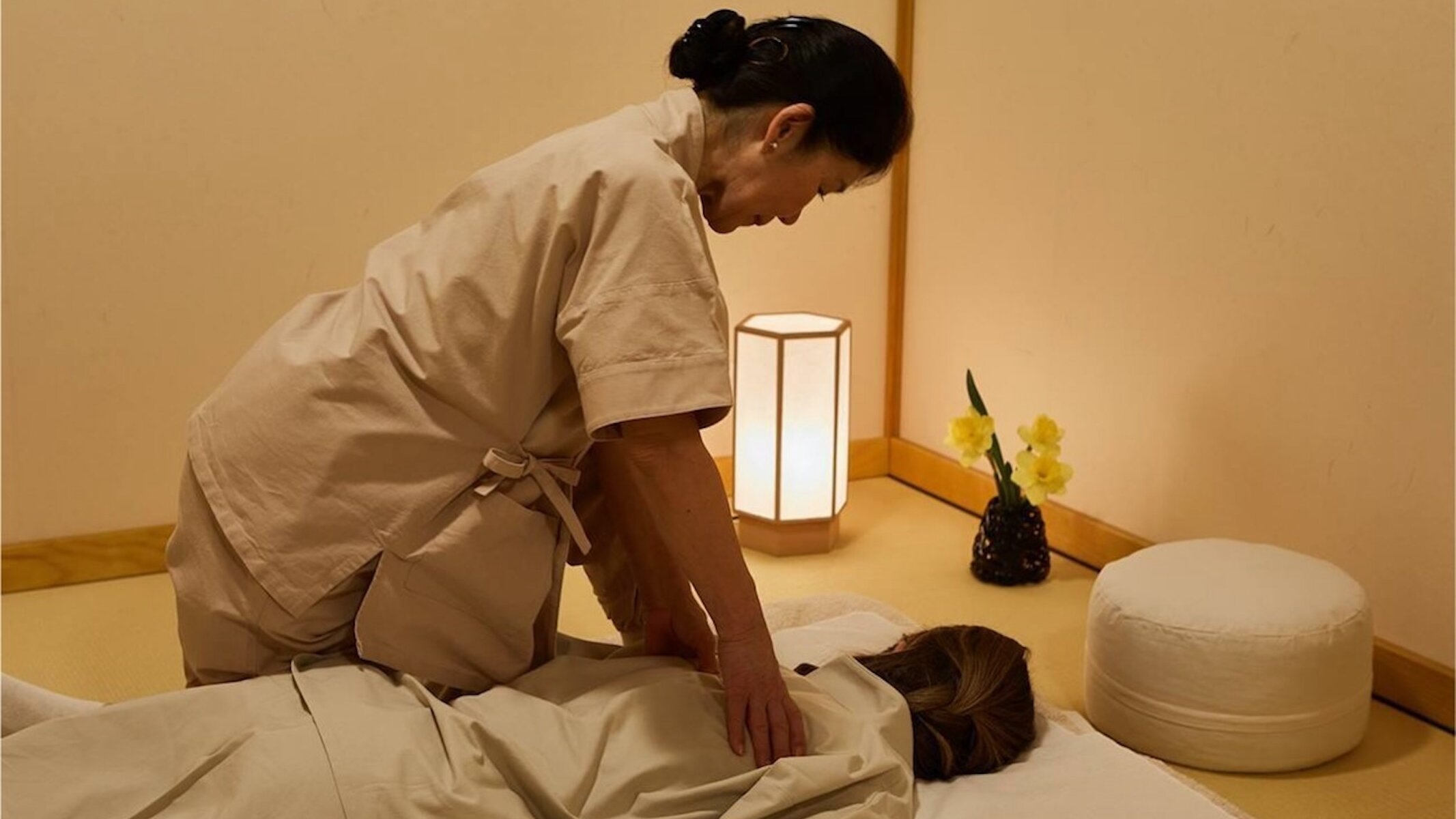 Massage kiểu Nhật (Shiatsu massage) là gì?