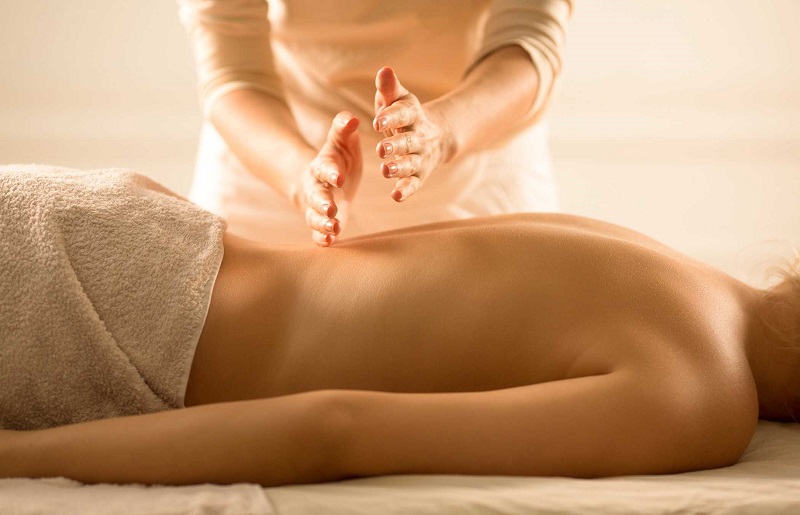 Nên mặc gì khi massage? Làm sao để thoải mái